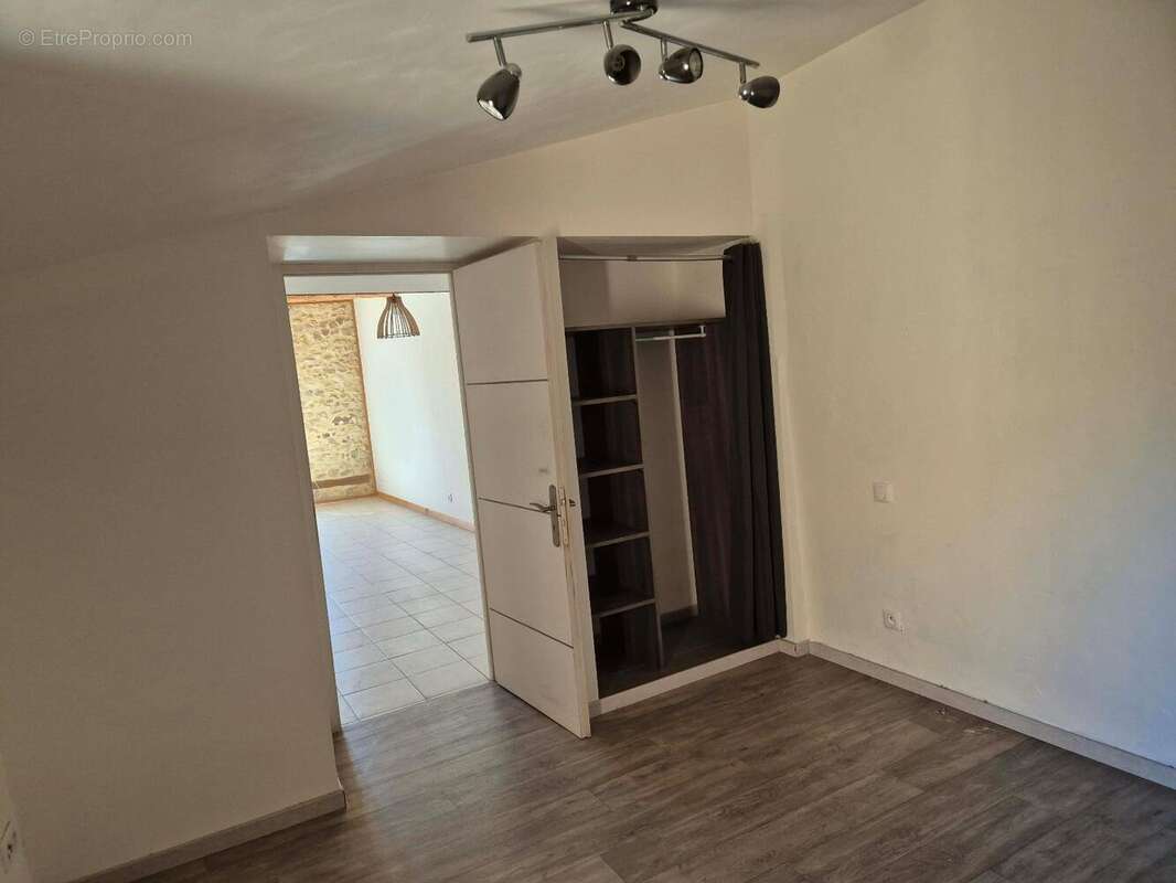   - Appartement à DRAGUIGNAN