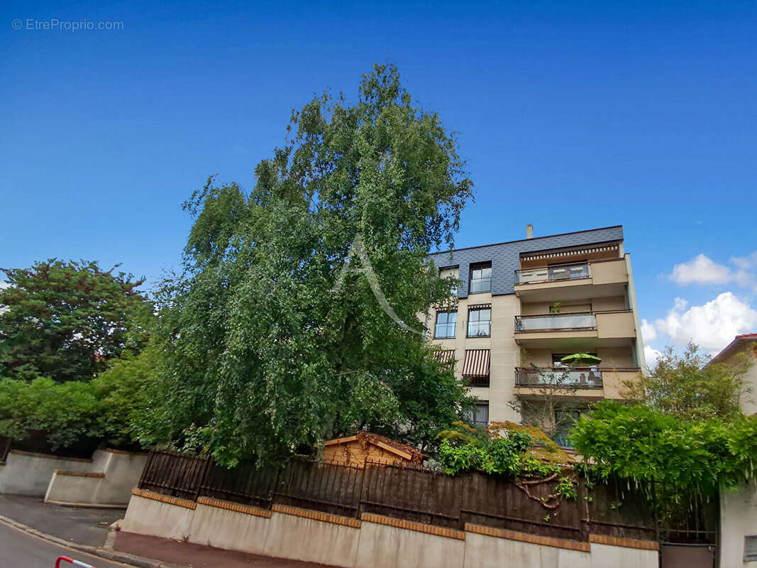 Appartement à SURESNES