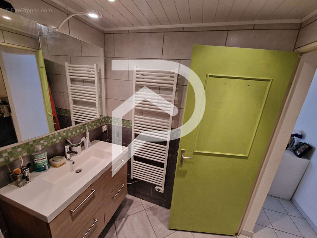 Appartement à SAINT-LAURENT-DU-VAR