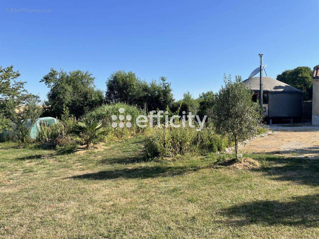Maison à AUGE-SAINT-MEDARD