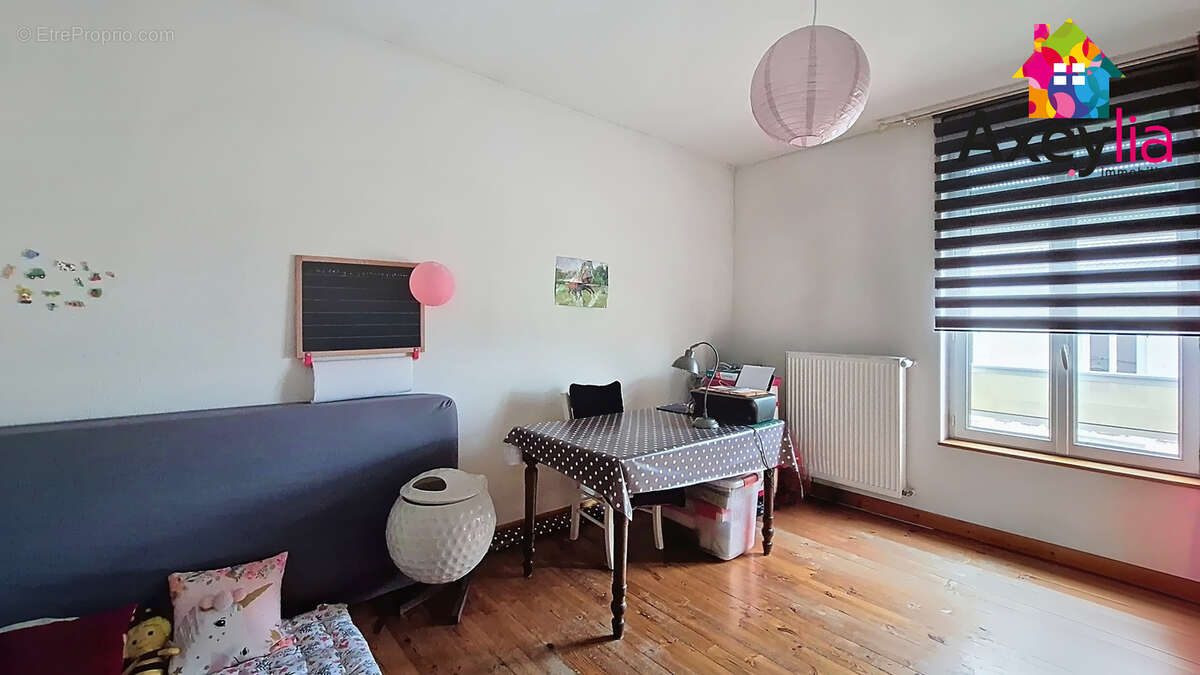 Appartement à POUILLY-SOUS-CHARLIEU