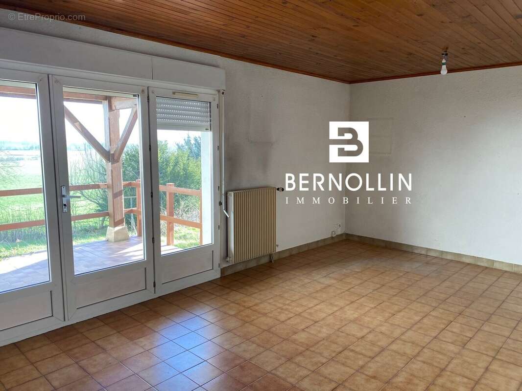 Maison à MONTREVEL-EN-BRESSE