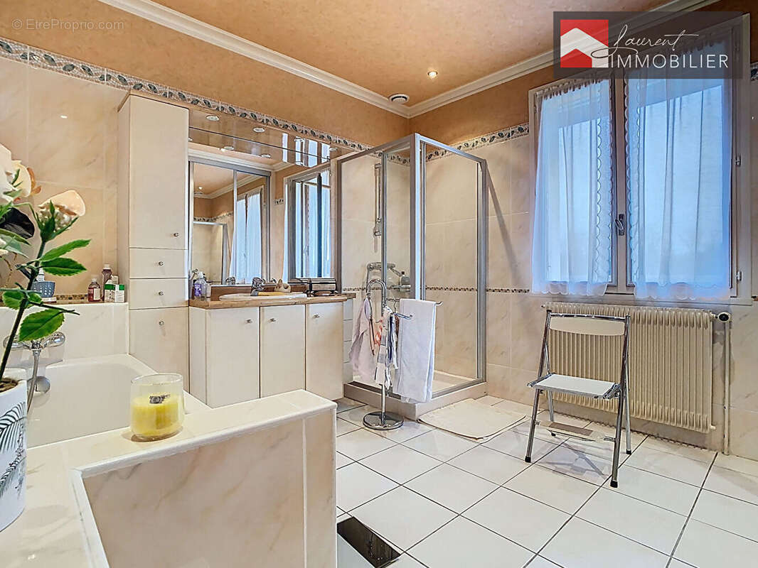 À VENDRE : Maison familiale de 156 m² à LACROST - photo 4