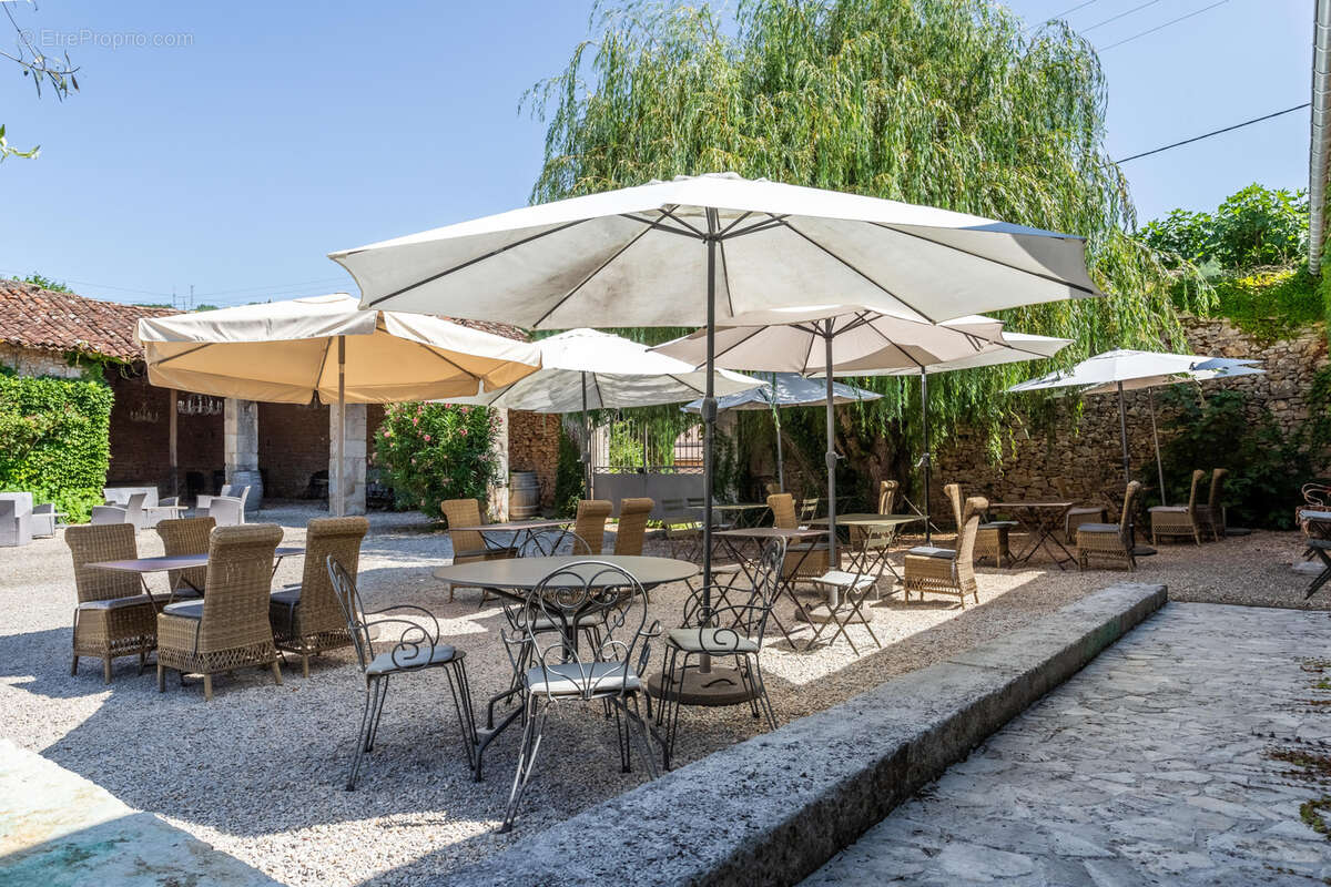 Estate with house, gite, events venue, land and pool - photo 2