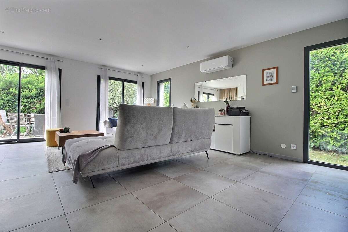 RARE : 2 maisons indépendantes sur 657m² de parcelle. - photo 2