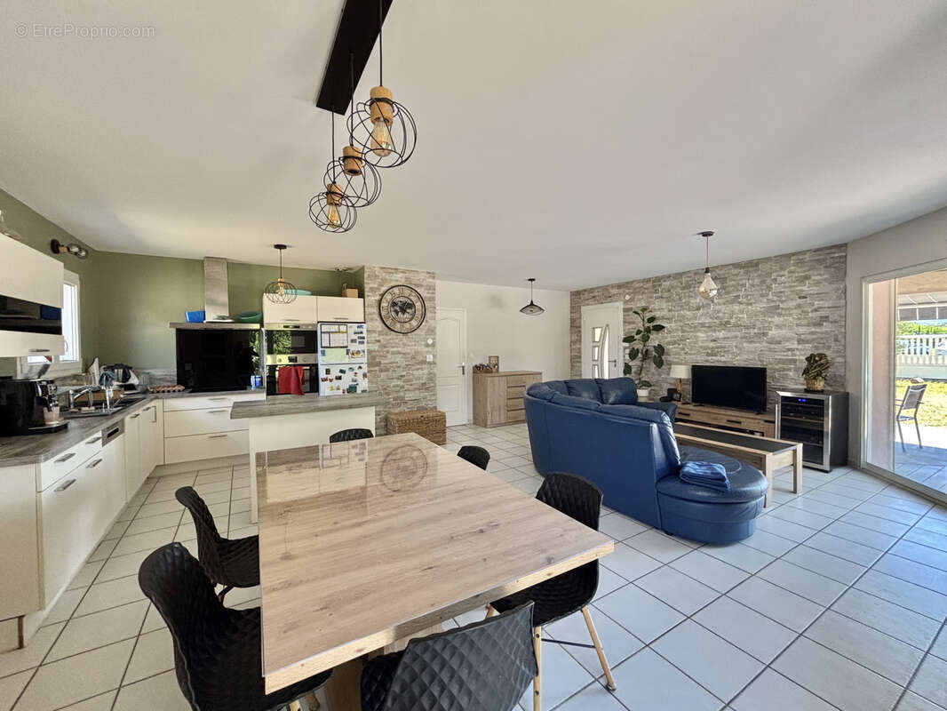 Charpey   maison familiale 129,72 m2   dpe b   5 chambres   double garage   terrain 1 000 m2 - photo 2