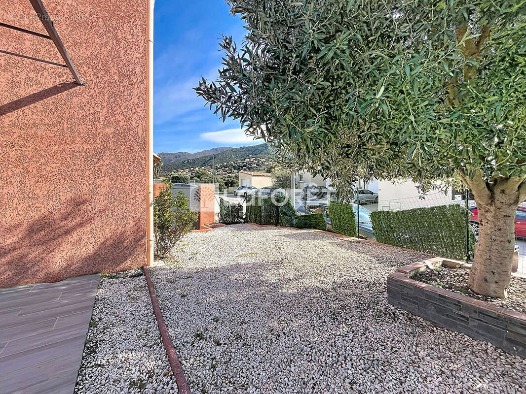 Maison à VILLELONGUE-DELS-MONTS