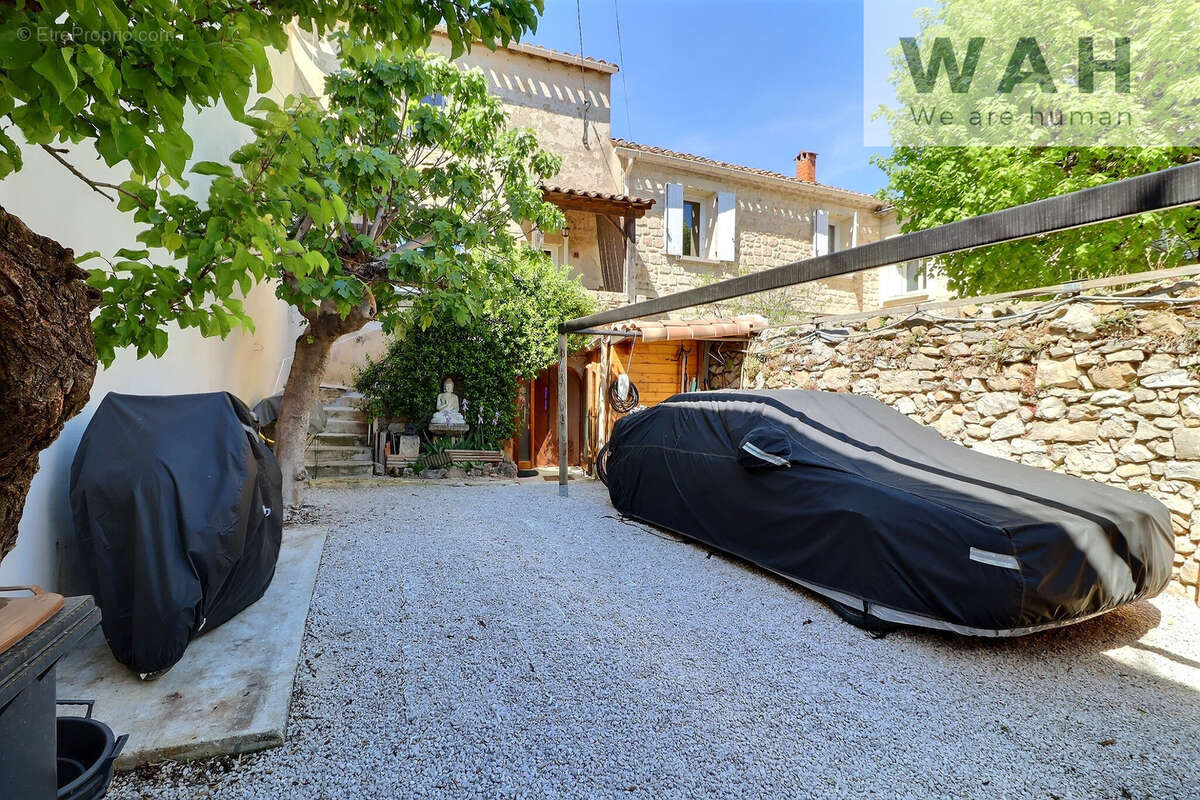 Maison à SAINT-BRES