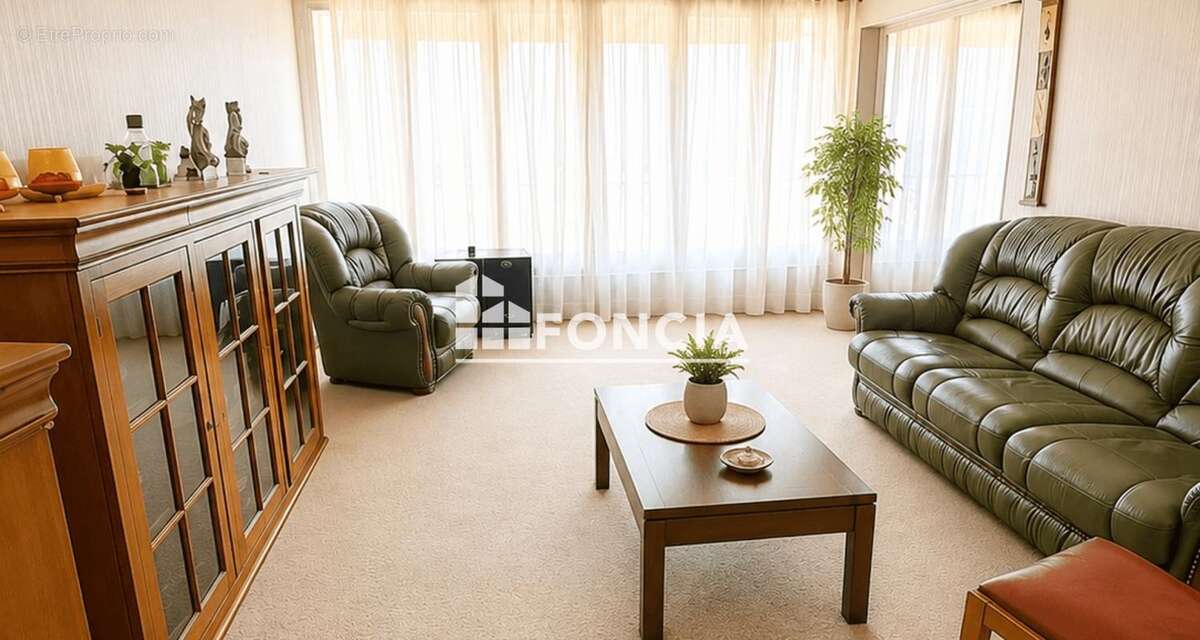 Imaginez votre futur intérieur dans cet appartement spacieux aux multiples possibilités - photo 2