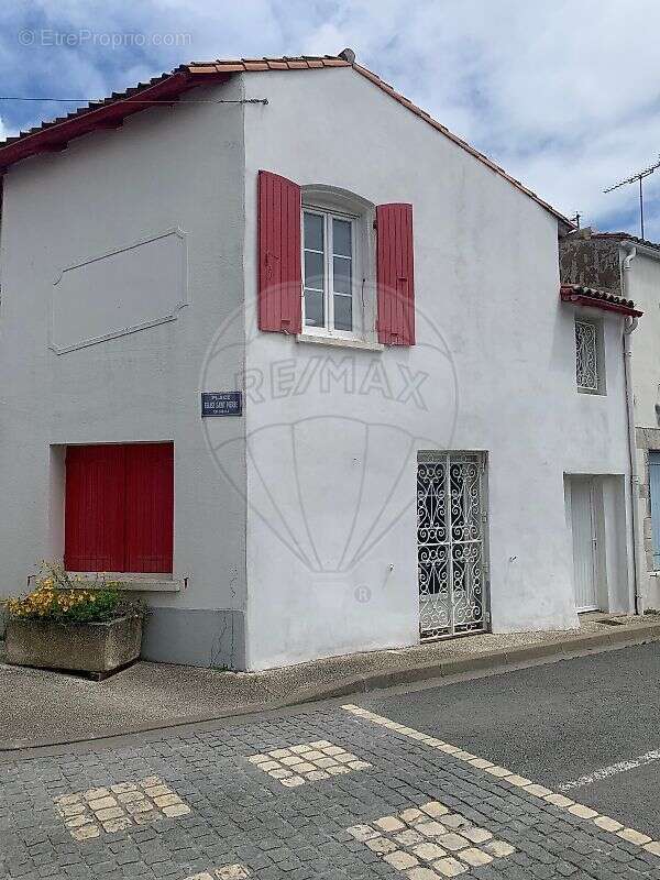 Commerce à COZES