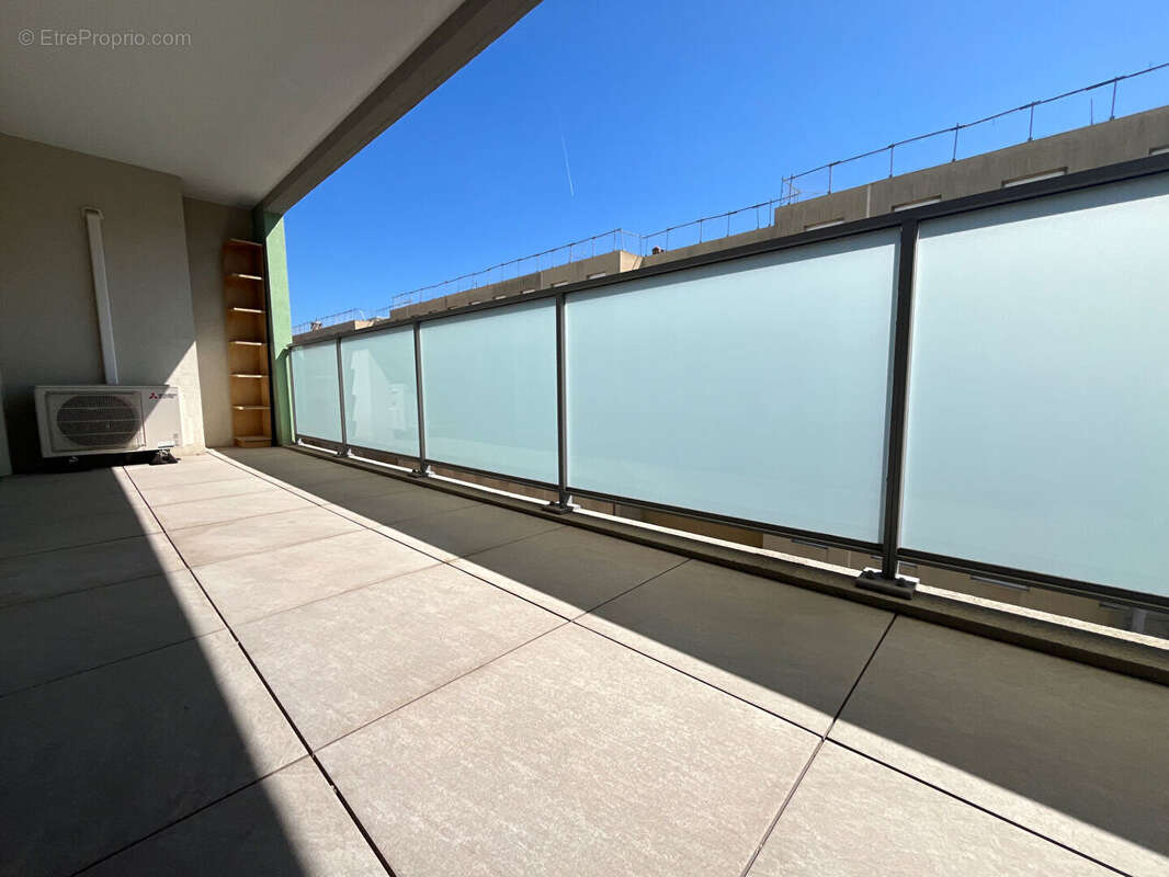 Appartement à SAINT-LAURENT-DU-VAR