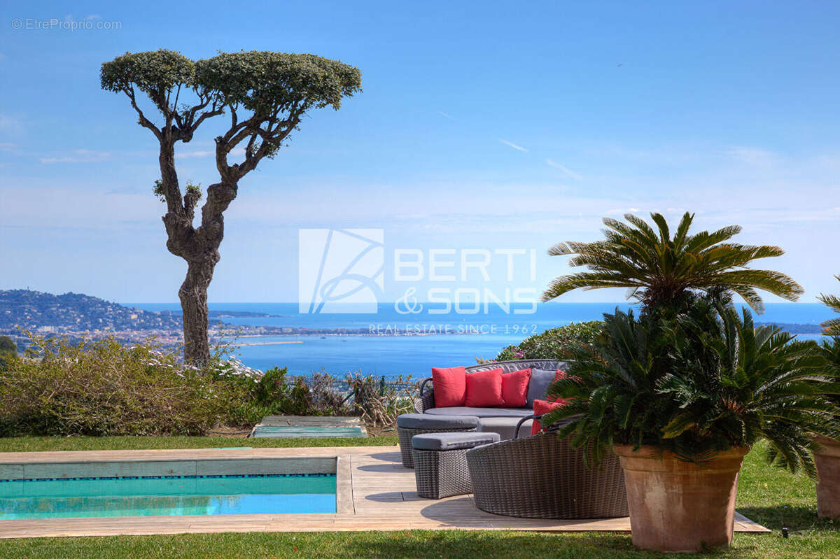 Appartement à MANDELIEU-LA-NAPOULE