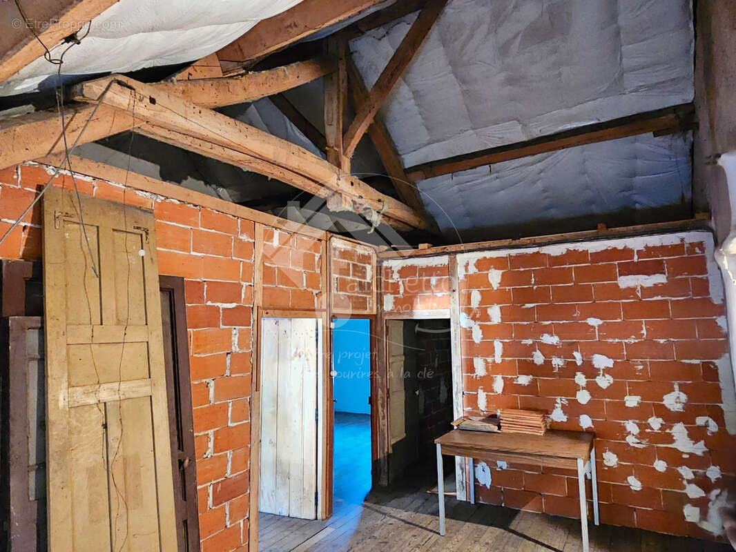 Maison à MONTAIGU-LE-BLIN