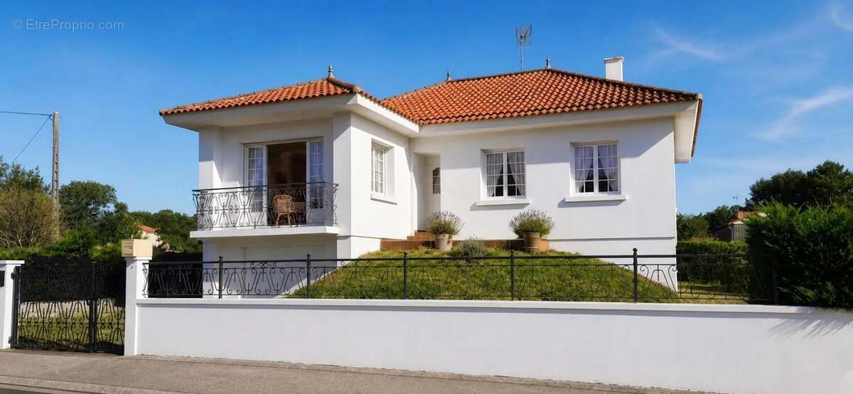 Maison à COMMEQUIERS
