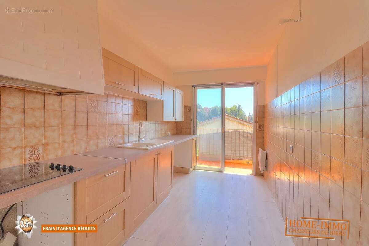 Appartement à SAINT-LAURENT-DU-VAR