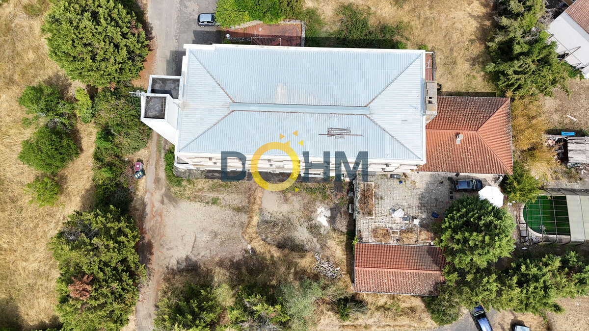 Ensemble immobilier d'exception à Brioude   Plus de 1 700 m2 bâtis sur 7 700 m2 de terrain - photo 8
