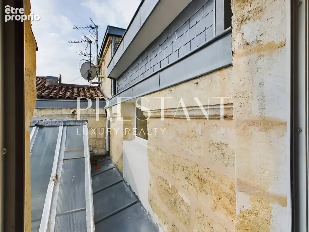 Hyper centre - immeuble en pierre - T2 de 62,50 carrez - dernier étage avec ascenseur - photo 12
