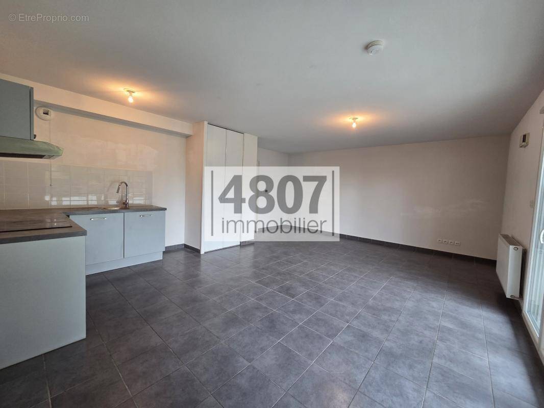 Appartement à ETREMBIERES