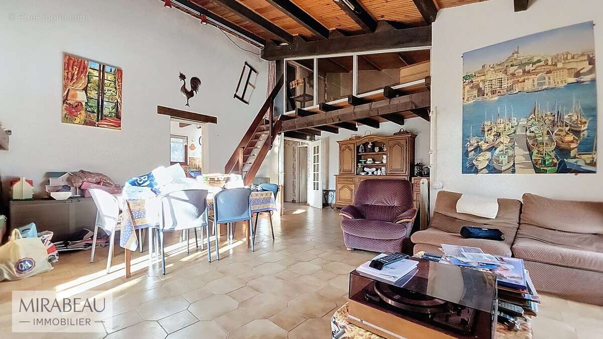 Maison à LA MOTTE-D&#039;AIGUES