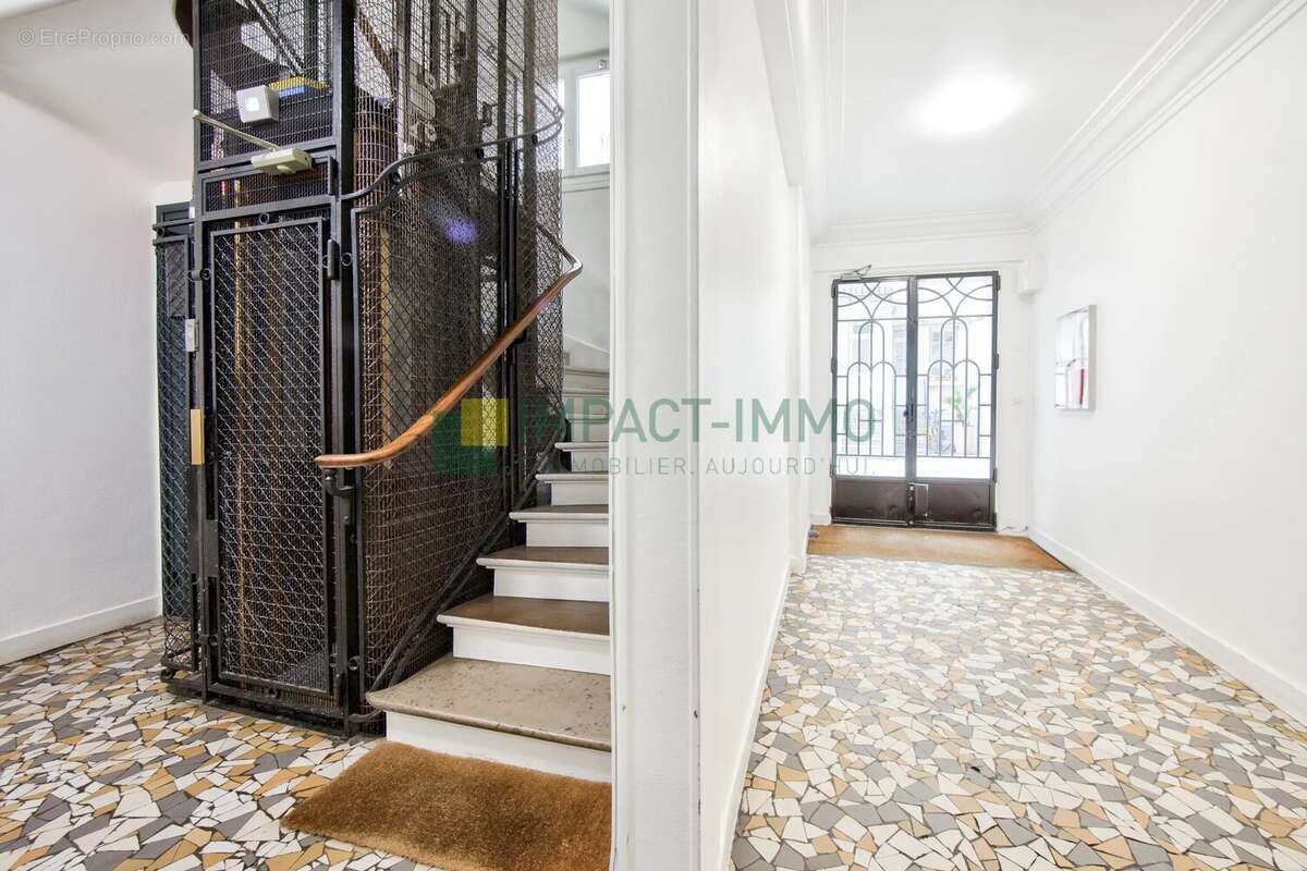 Appartement à COURBEVOIE