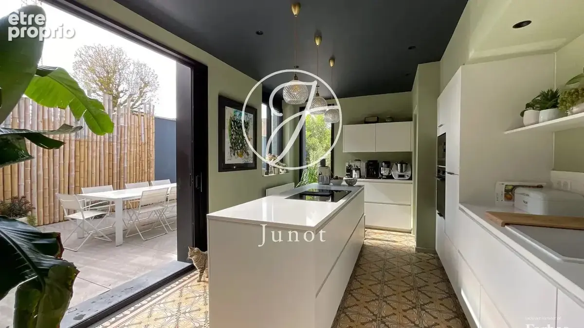 La Madeleine - ROMARIN - Maison à vendre - 350m² - 7 chambres - Terrasse - Jardin - Garages - photo 2
