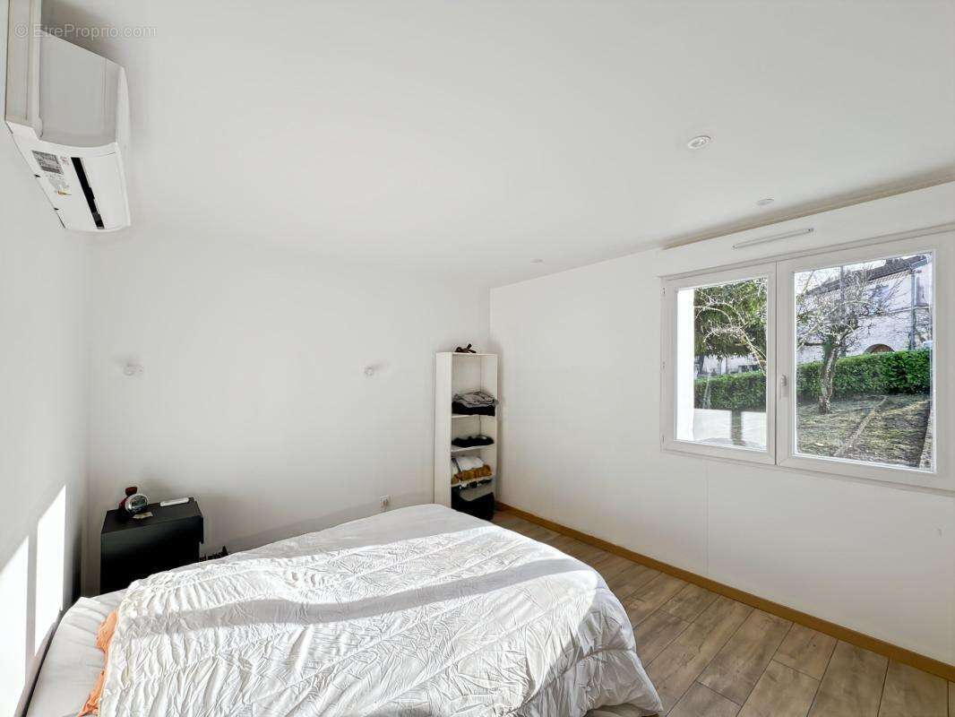 Maison à NOTRE-DAME-DE-SANILHAC