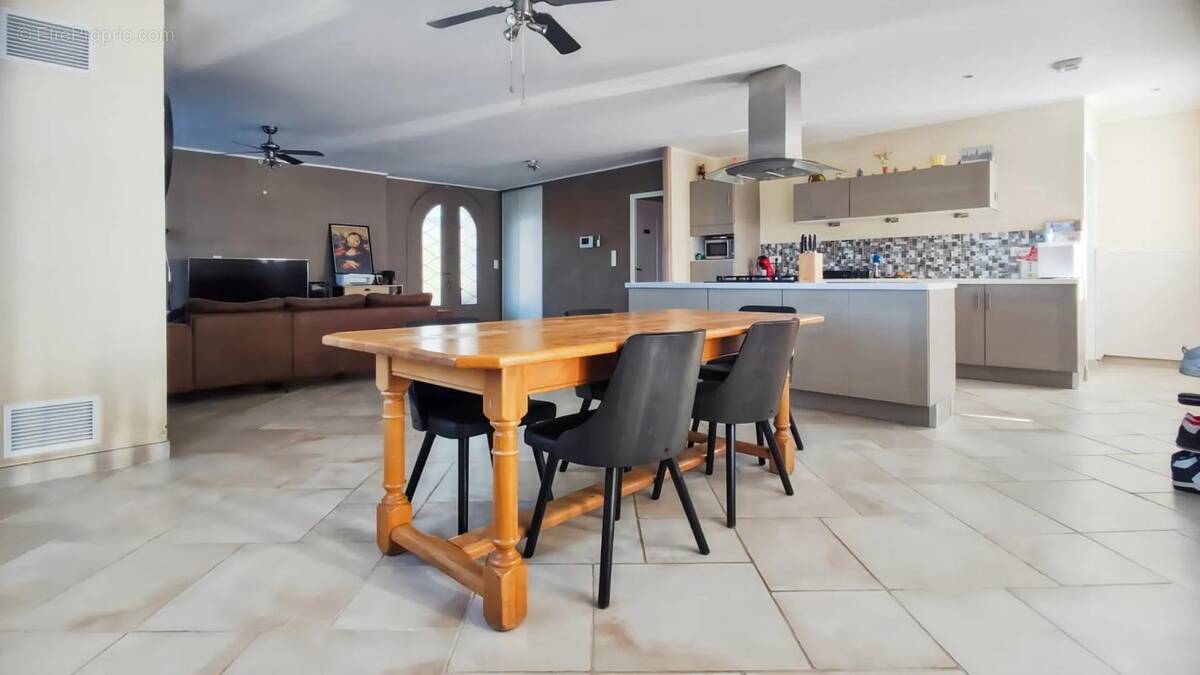 Maison à TROIS-PALIS