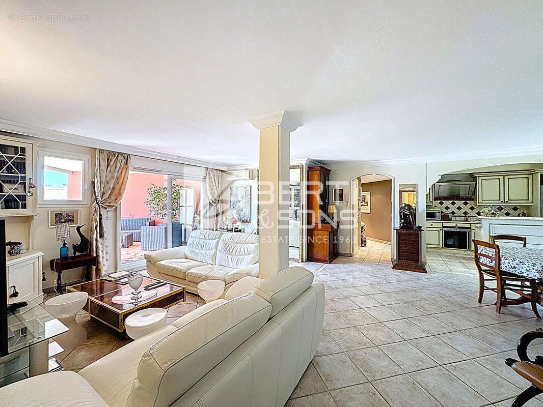 Appartement à MANDELIEU-LA-NAPOULE