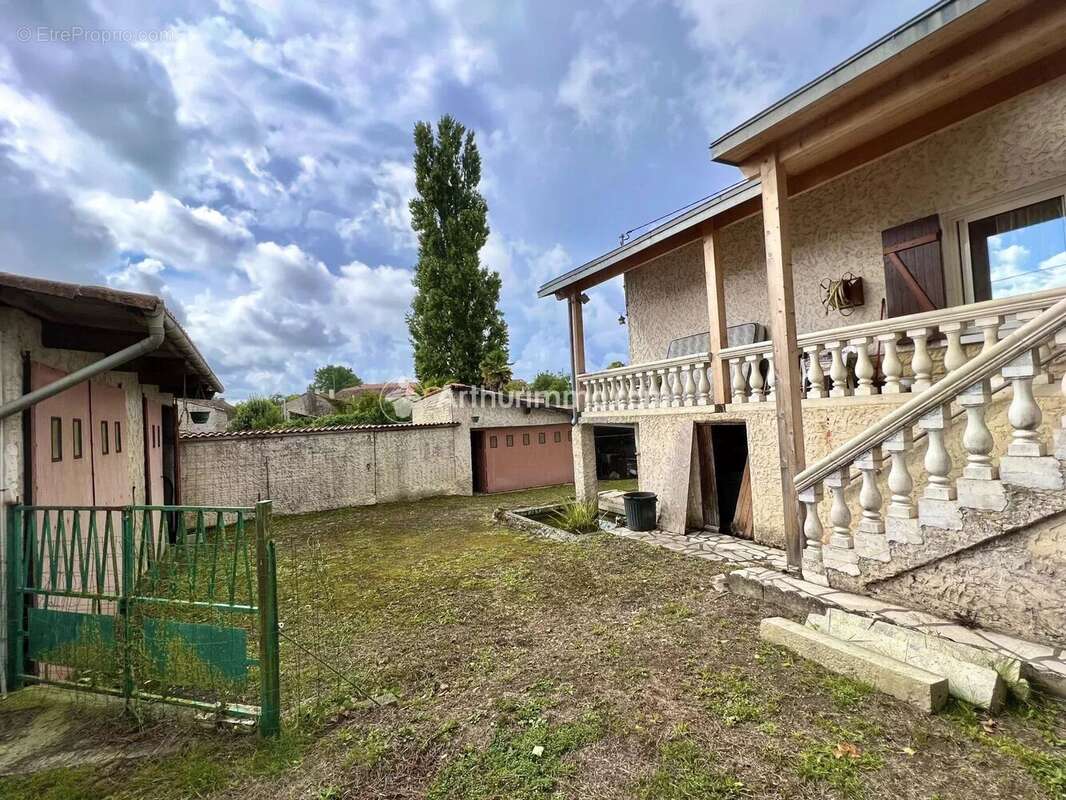 Maison à SAINT-SEVERIN-SUR-BOUTONNE