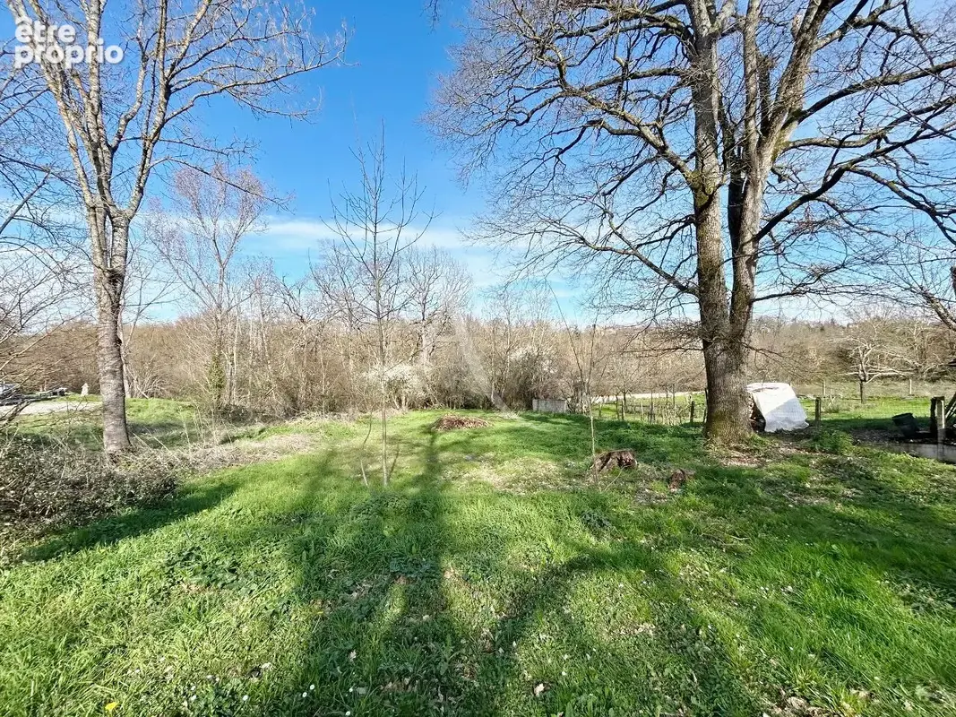 Terrain Daux 1822 m²  au calme en bordure de bois - photo 2