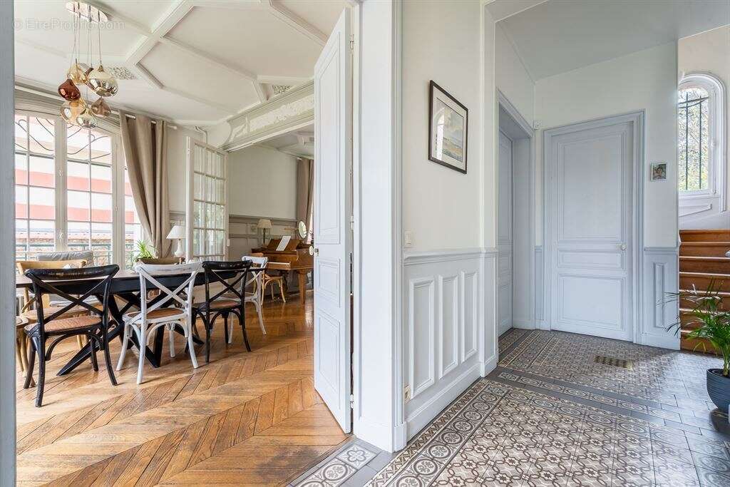 Maison 214 m² à Joinville-Le-Pont  - photo 8