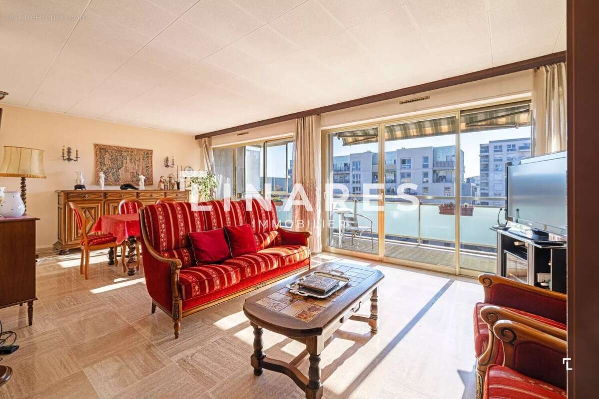 Appartement à MARSEILLE-1E