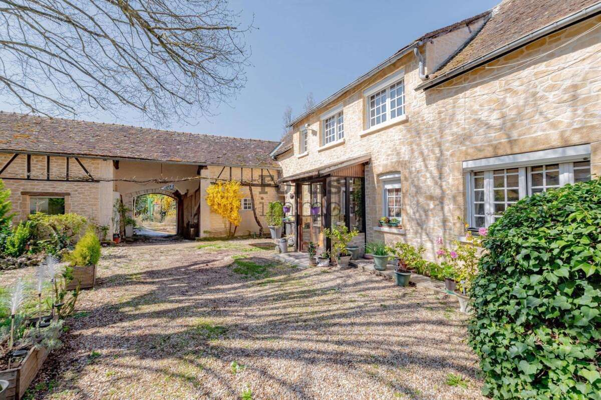 Maison à CHERISY