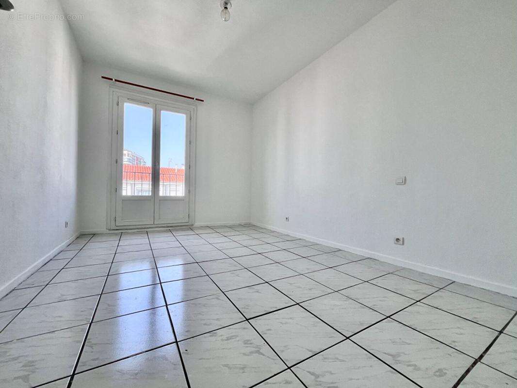 Magnifique appartement T3/T4 de 81 m2 au 4 ème sans ascenseur d'une petite copropriété aux faibles charges - photo 9