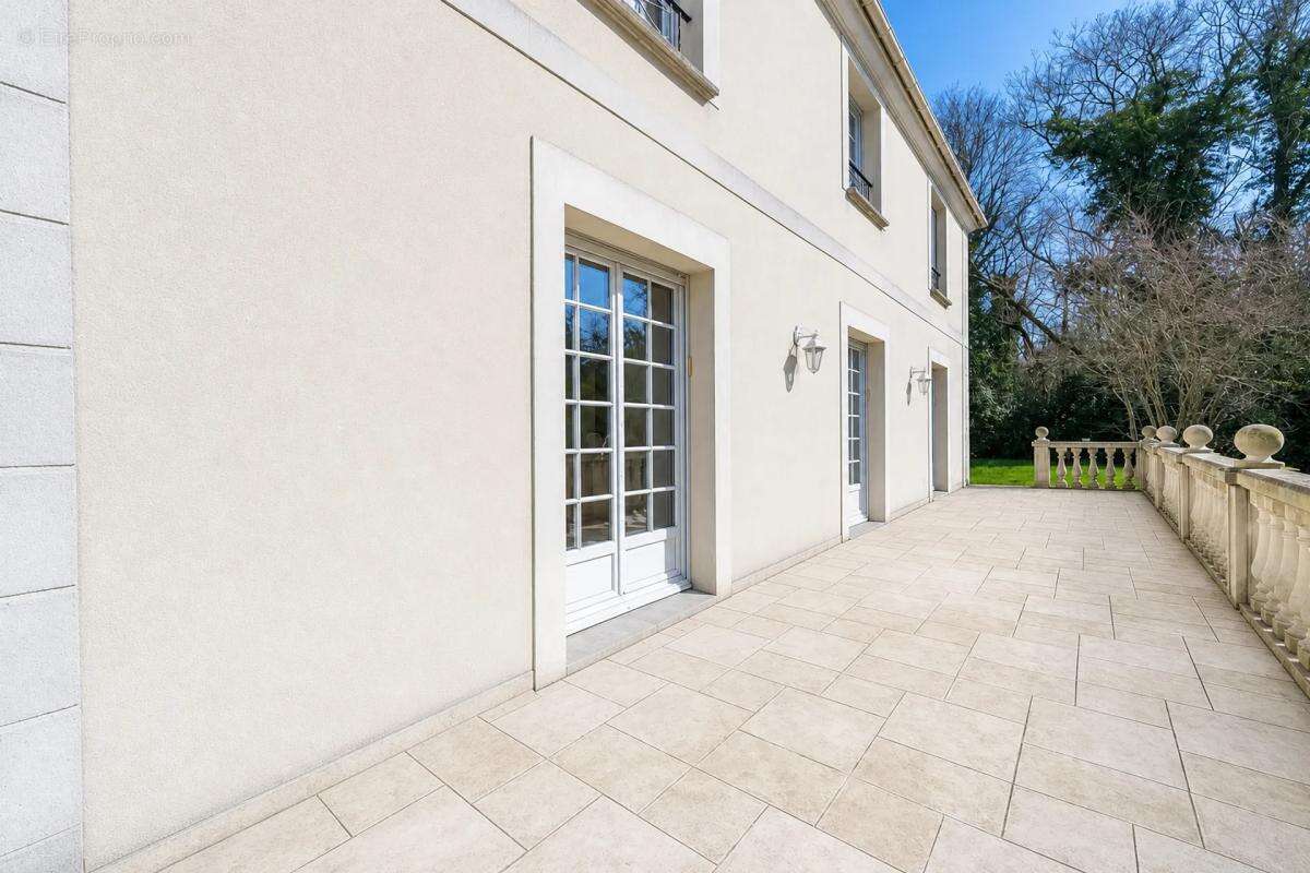 Maison individuelle de 7 pièces de 220m² en vente à Sarcelles - Idéal pour les familles - photo 25