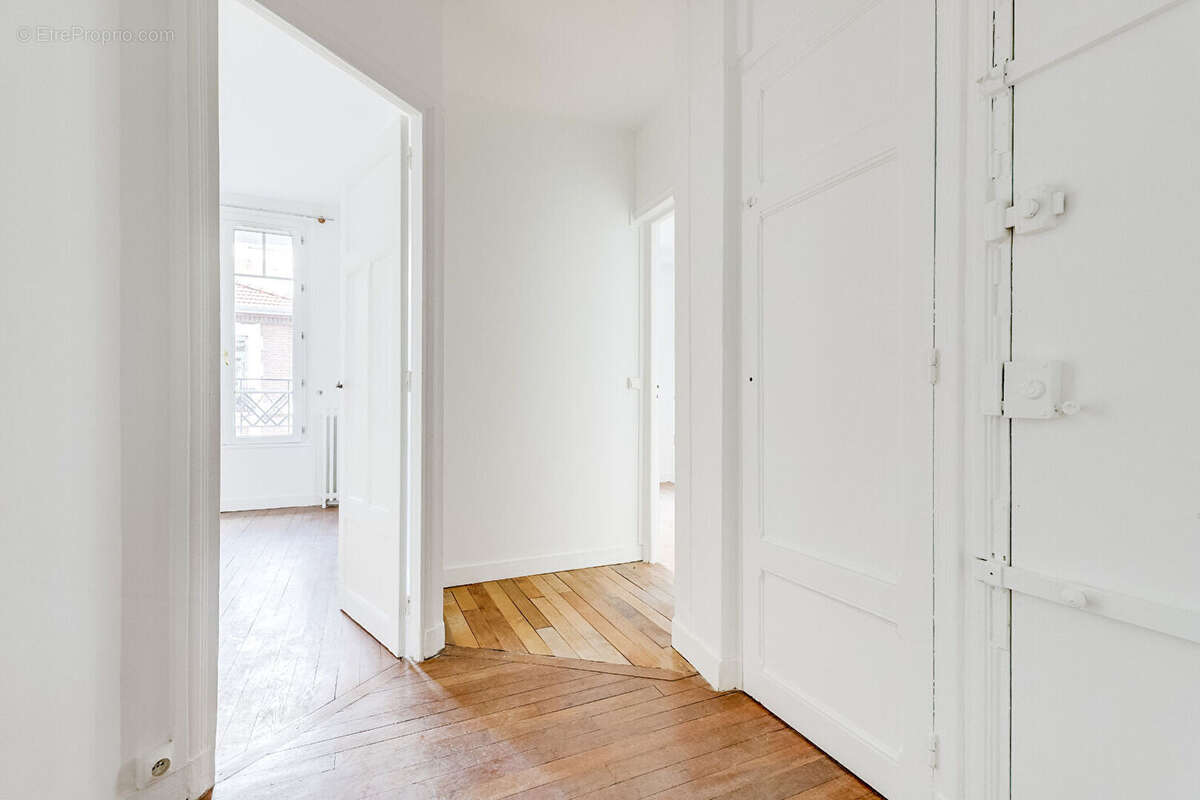 Appartement à PARIS-14E