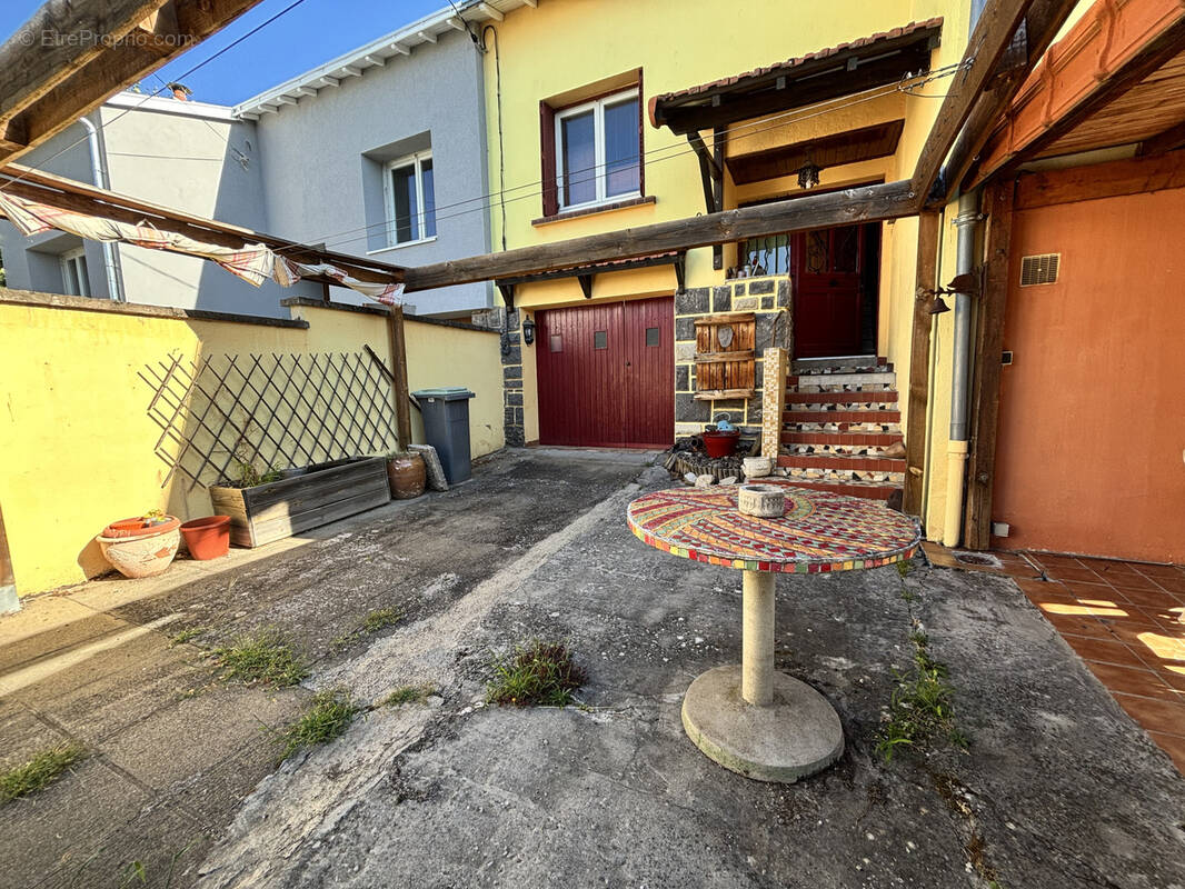 Maison 5 pièces 87 m² · à Cournon-d'Auvergne · 87 m² · 219 900 €