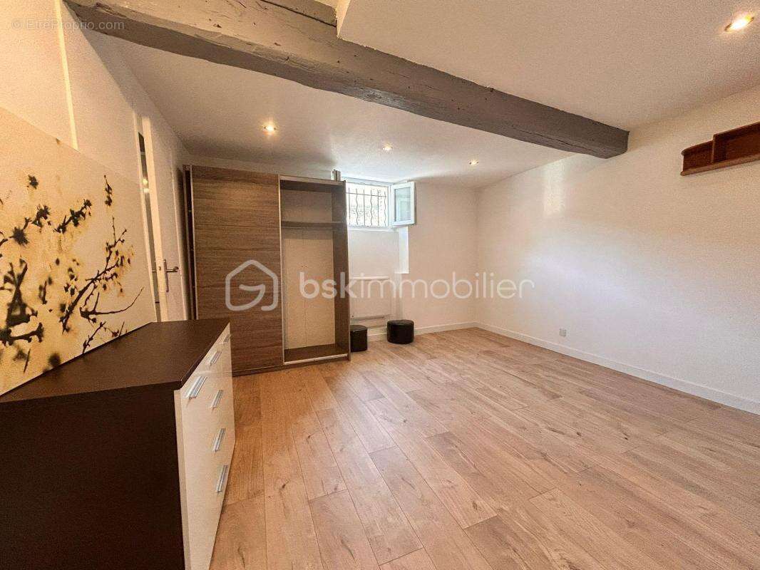 Un refuge urbain atypique : 28,30 m² de calme absolu - photo 4