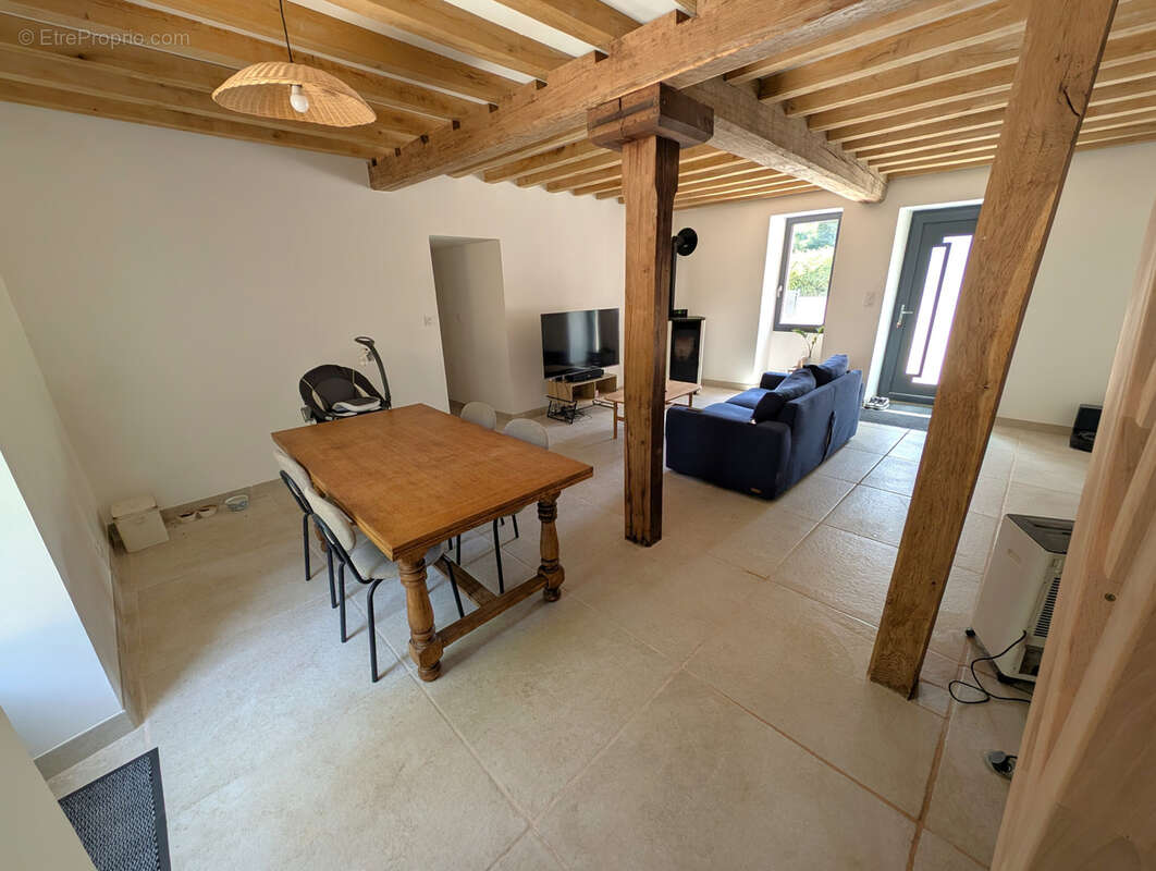 Sur la commune de St Aubin-Château-Neuf, maison de 157m2 habitable et jardin de 550m2 + 2600m2 en face - photo 6
