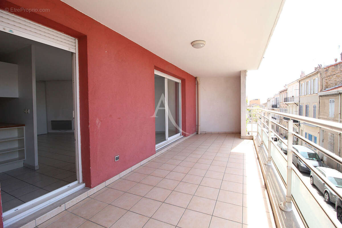 Appartement à MARSEILLE-4E