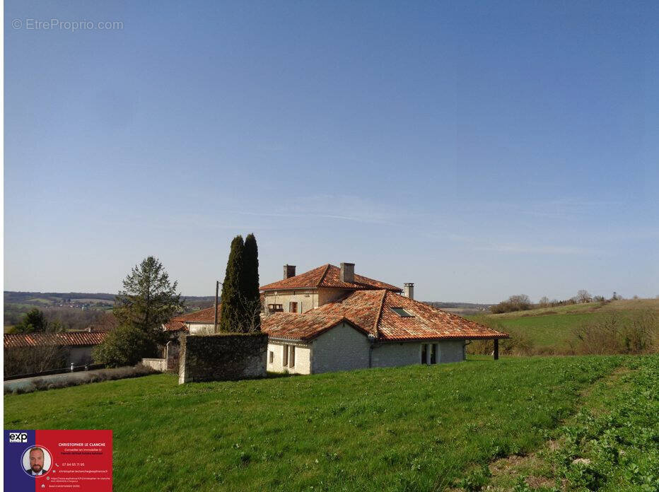Maison à NANTEUIL-AURIAC-DE-BOURZAC