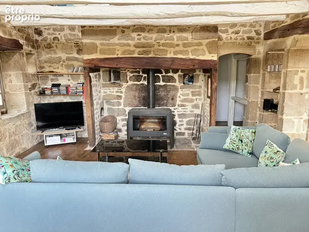 Environs de Figeac: Ensemble de deux maisons en pierre et dépendances avec 20 hectares - photo 3