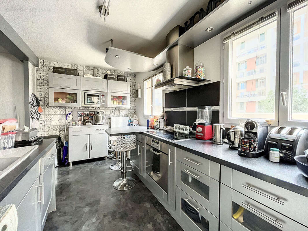 Appartement à COURBEVOIE