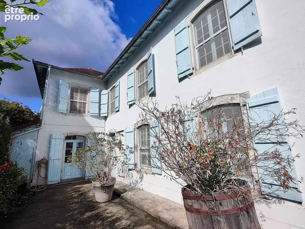 Ancien presbytère avec jardin et cour idyllique - photo 2