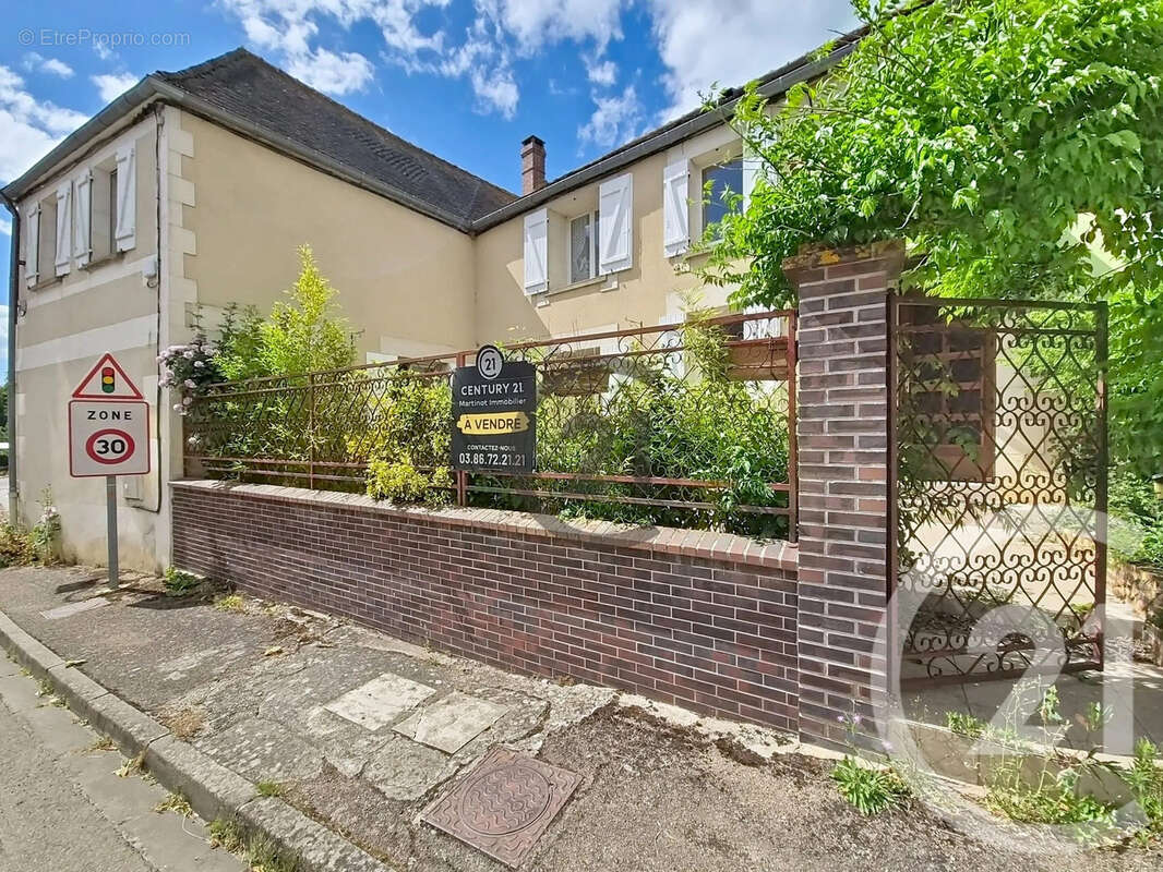 Maison 296 m² à Escamps  - photo 6