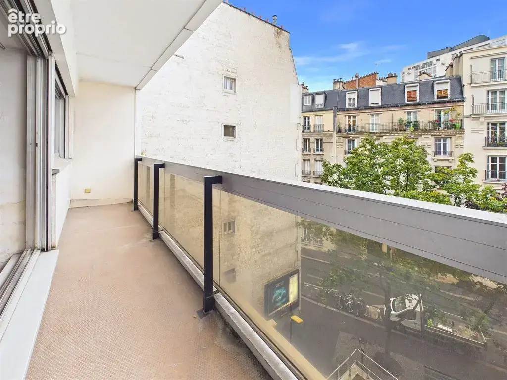 Immeuble récent de standing - Beau deux pièces avec balcon - Cave et possibilité de parking - photo 3