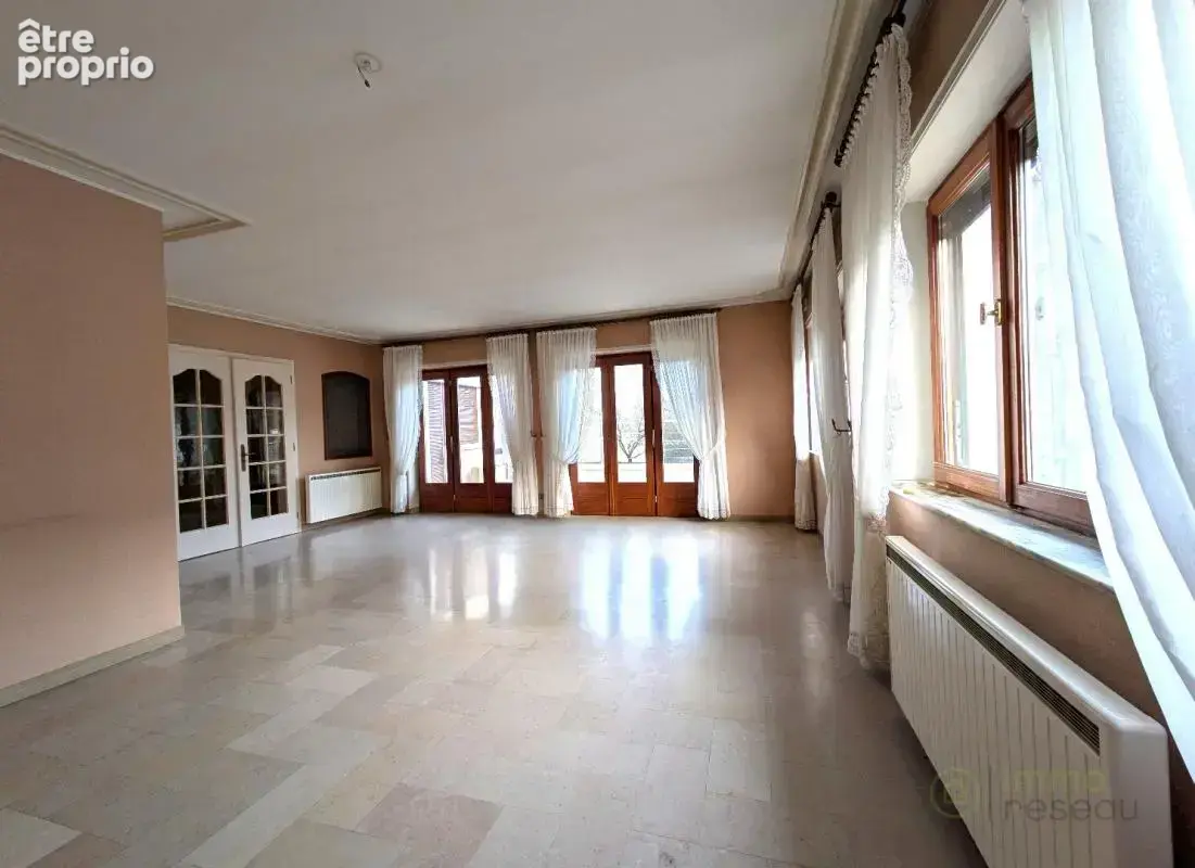Maison 9 pièces 239 m² à vendre à Courcelles-Chaussy (57530) - photo 1