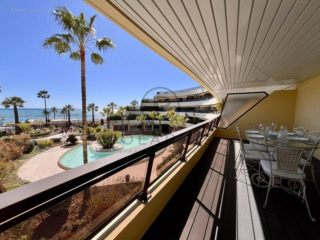 Appartement à SAINT-LAURENT-DU-VAR