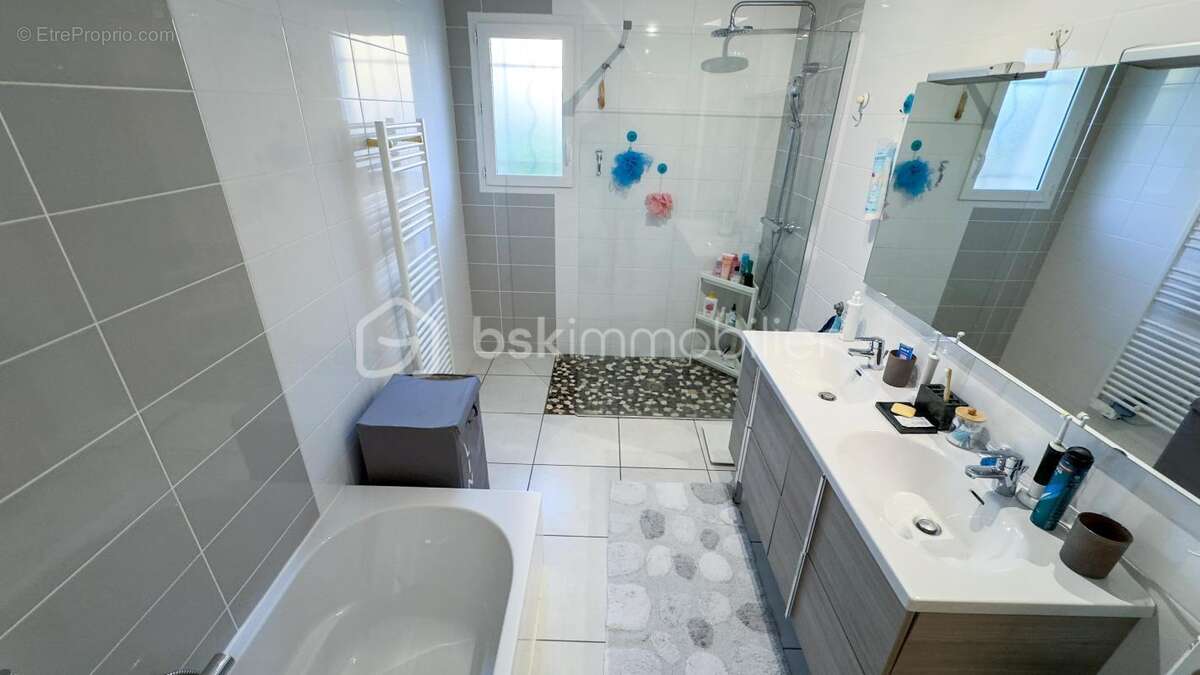 Maison à VEYRE-MONTON