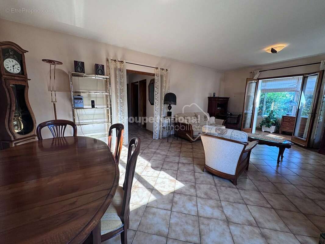 À vendre Châteaurenard Maison 4 chambres possible, jardin 600 m², spa, garage, quartier résidentiel - photo 10